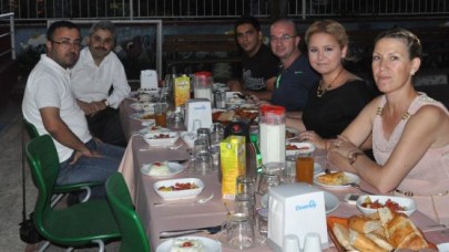 Fatih Kolejinden gazetecilere iftar