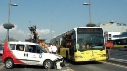 Metrobüs Yolunda Kaza