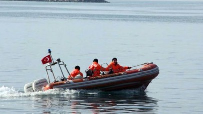 Vali Mutlu ailelerle arama çalışmalarına eşlik ediyor