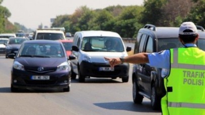 Trafik adabı dersini geçemeyen ehliyet alamayacak