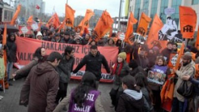 Taksim'de halaylı horonlu yürüyüş