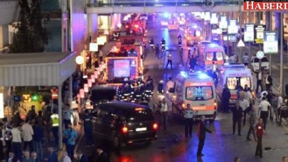 İstanbul Atatürk Havalimanında 3 canlı bomba kendisini patlattı.