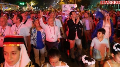 Büyükçekmecede demokrasi festivali korteji