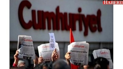 Cumhuriyet Gazetesinden 8 Kişi Tutuklama İstemiyle Mehkemeye Sevk Edildi