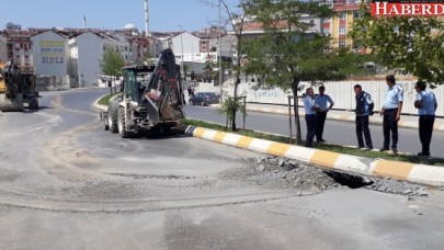 Esenyurtta yine yol çöktü