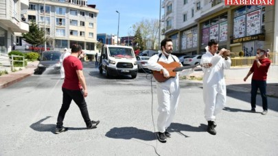 ESENYURT BELEDİYESİ EKİPLERİ HEM ÇALDI HEM SÖYLEDİ HEM DE DEZENFEKTE ÇALIŞMASI YAPTI