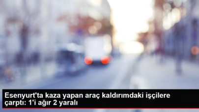 Esenyurtta kaza yapan araç kaldırımdaki işçilere çarptı: 1i ağır 2 yaralı