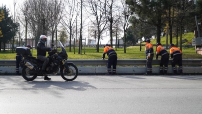 Moturcu dostu bariyer yapılıyor