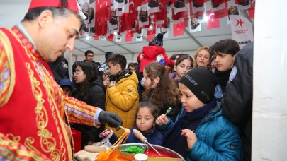 KÜÇÜKÇEKMECE'DE İFTAR ÇADIRLARINA BÜYÜK İLGİ