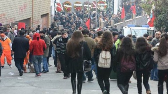 OKMEYDANI'NDA BEKLEYİŞ SABAHA KADAR SÜRDÜ