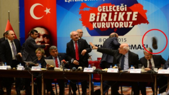 Kemal Kılıçdaroğlu'na ayakkabılı protesto