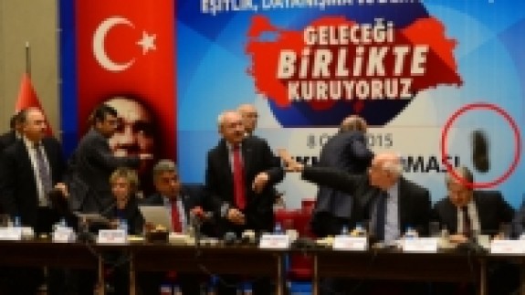 Kemal Kılıçdaroğlu'na ayakkabılı protesto