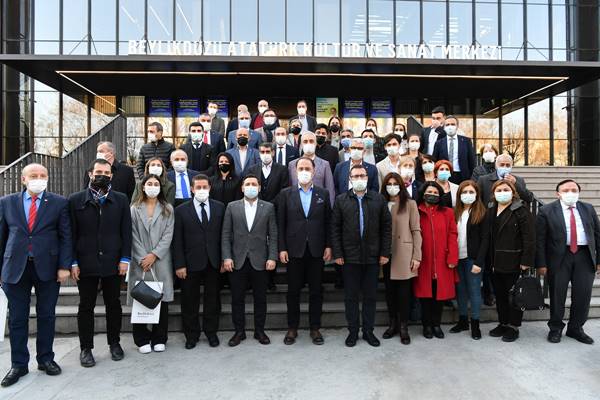 Beylikdüzü Belediye Başkanı Mehmet Murat Çalık ’tan birlik beraberlik mesajı