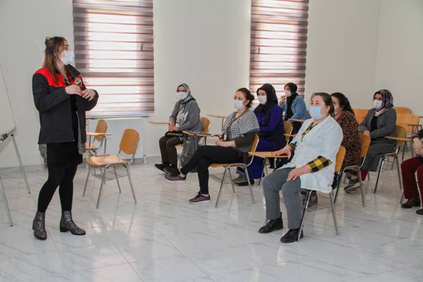 Esenyurt belediyesi kadın sosyal yaşam Merkezi’nde afet eğitimi semineri