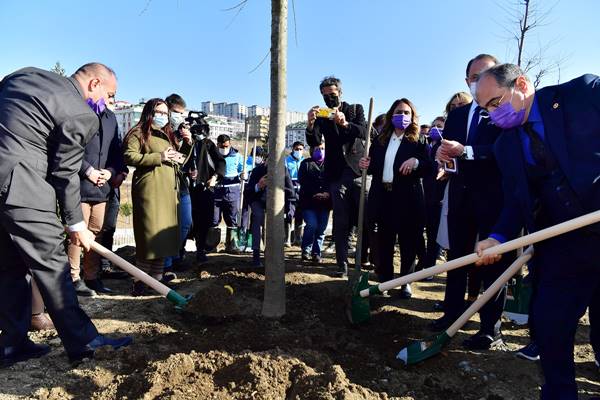 42 kadın sağlık çalışanı anısına bir hatıra ormanı oluşturdu