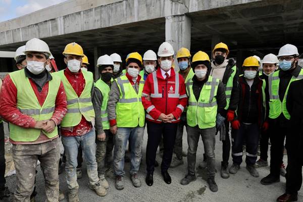 İBB Başkanı Ekrem İmamoğlu: Arnavutköy’de incelemelerde bulunup esnaf ziyareti gerçekleştirdi