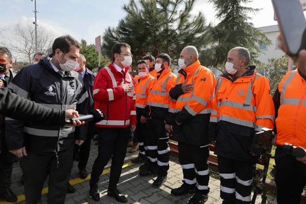 İBB Başkanı Ekrem İmamoğlu: Arnavutköy’de incelemelerde bulunup esnaf ziyareti gerçekleştirdi